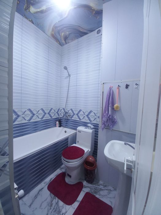 Бухоро шаҳар марказидан пишиқ ғиштли, люкс квартира ижарага берилади