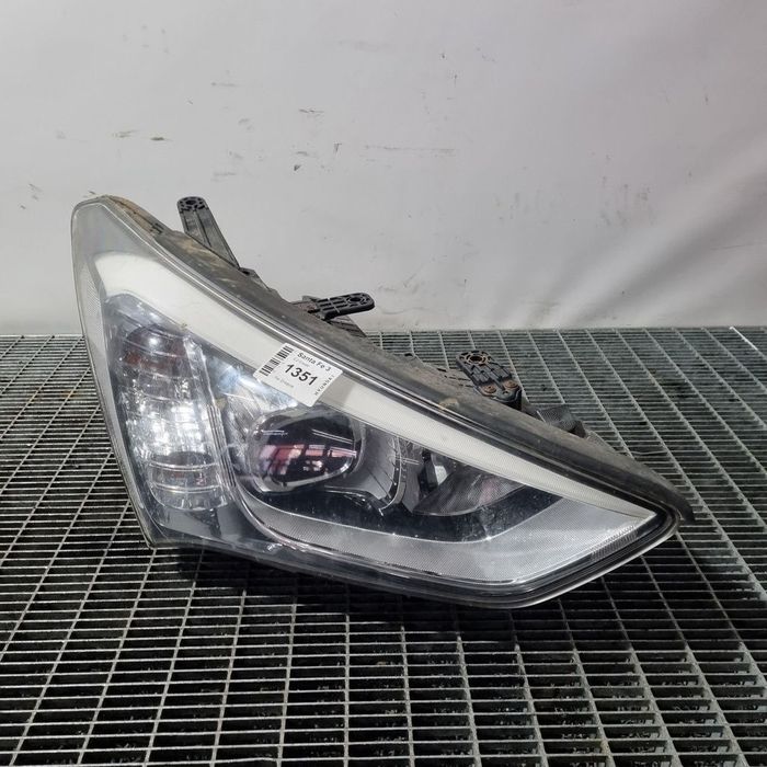 Far Dreapta Hyundai Santa Fe 3 2012 - 2016 SUV 4 Usi (1351) Cu lupă