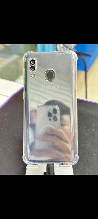 Продам Самсунг а20