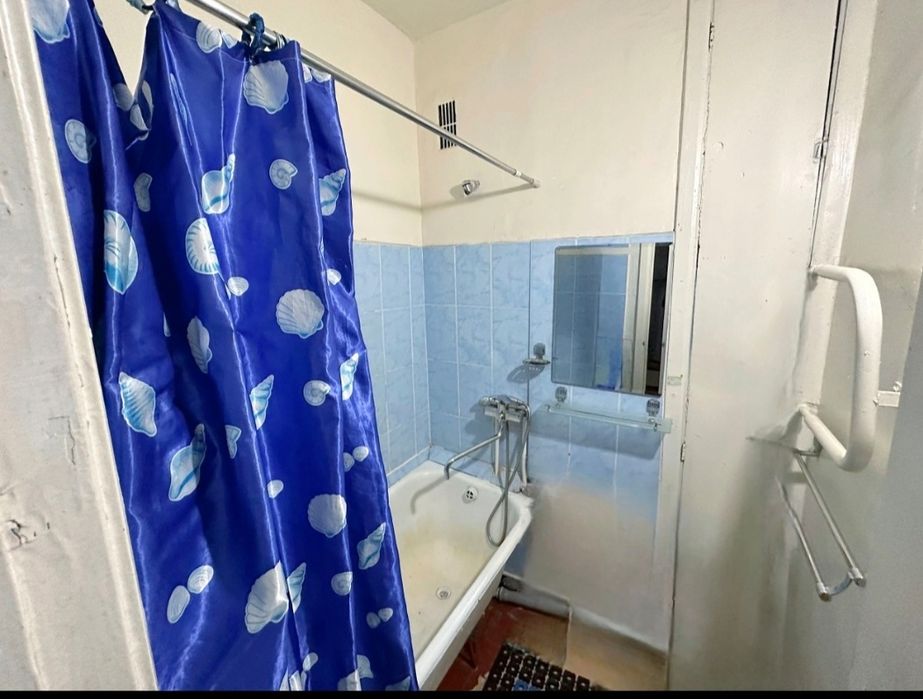 Квартира сотилади 2 хонали 3 этажда Мустакиллик 12а