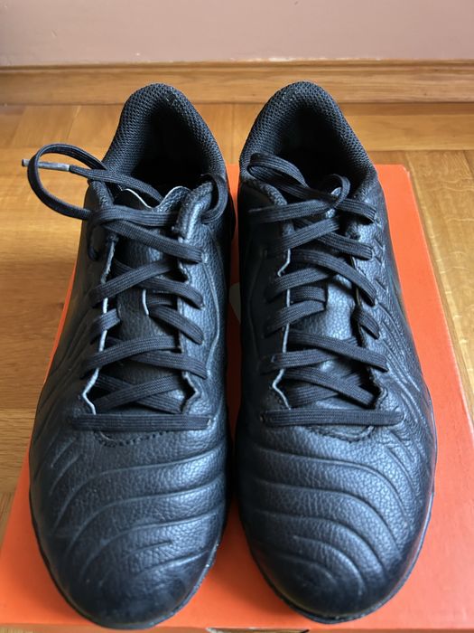 Обувки за футбол Nike JR Legend 10 club tf