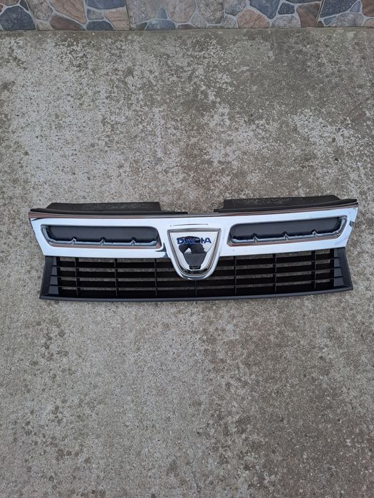 Vand grila bara fata Dacia Duster