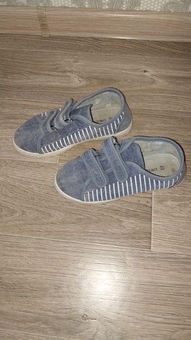 Продам детскую обувь