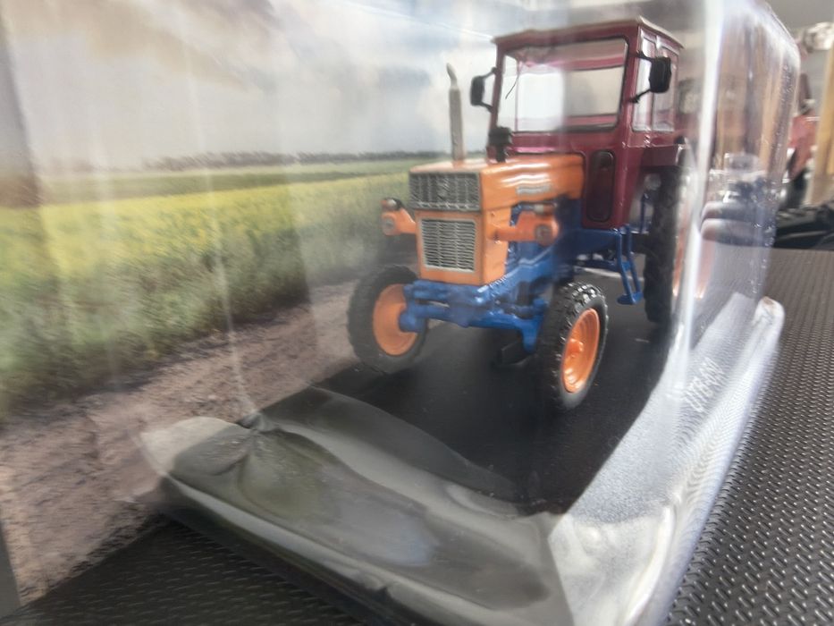 Machetă Tractor UTB 650