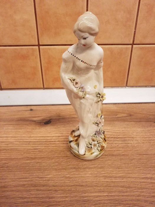 Bibelouri/figurine porțelan.