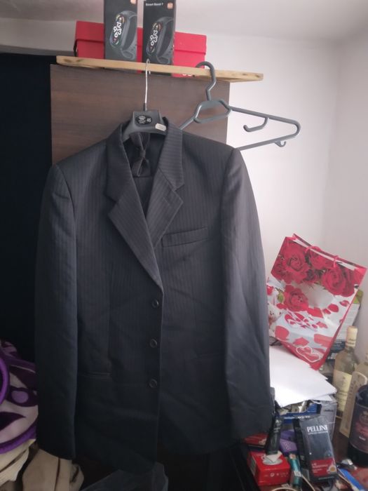 Costum nou mărimea 46 ieftin 150 de lei