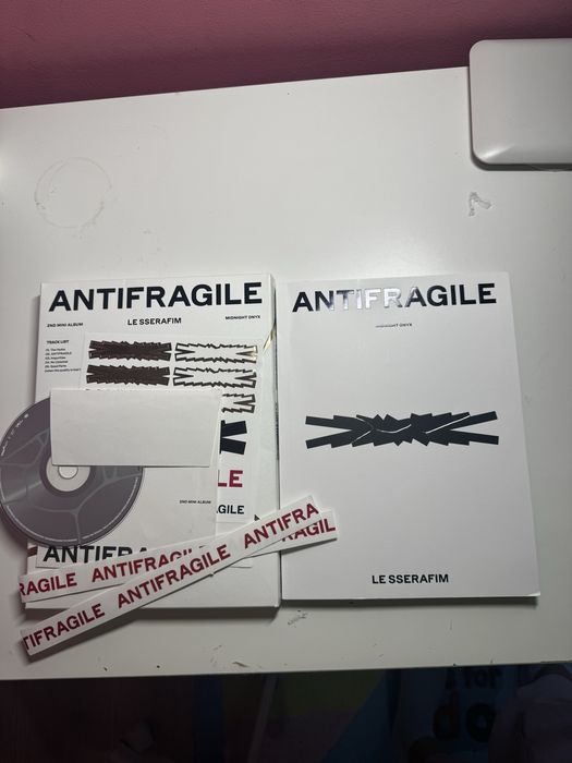 k-pop албуми itzy, twice, lesserafim, aespa, Blackpink LIGHTSTICK