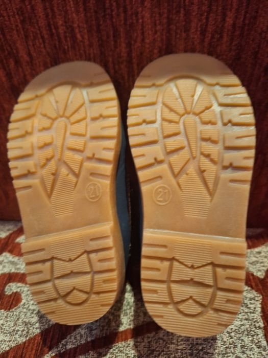Vind papuci de baiat noi