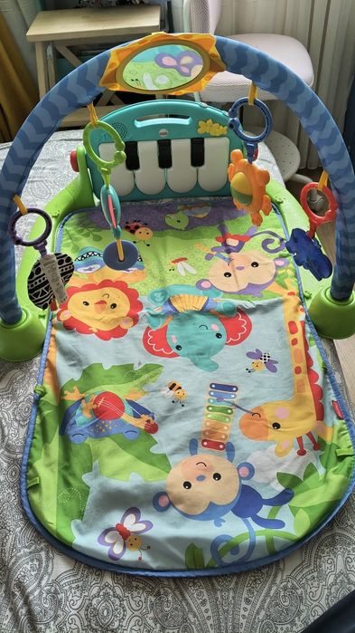 Vând salteluță de activități Fisher price cu clape sonore, muzica