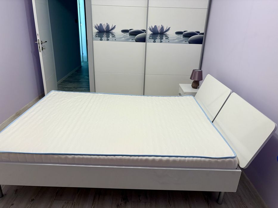 Легло с двулицев матрак, подматрачна рамка+2 нощни шкафчета (140/190)