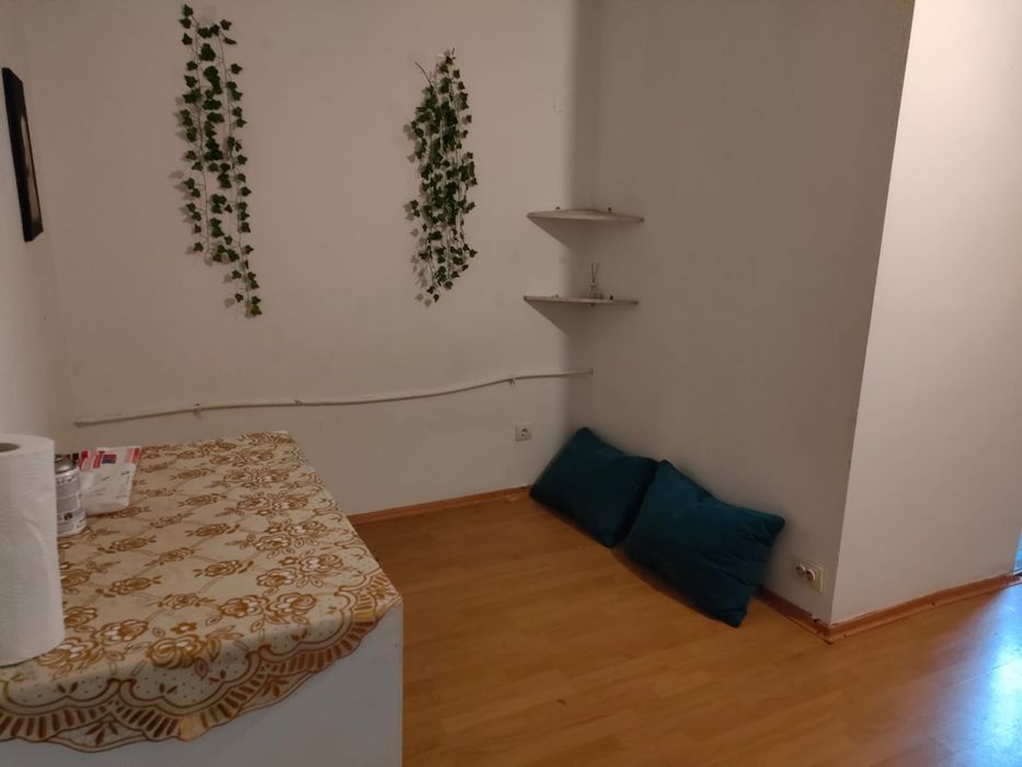 Vând garsonieră spațioasă