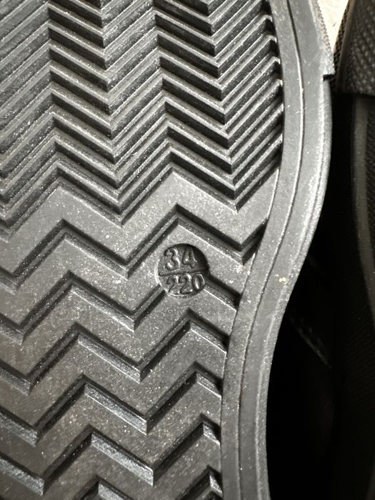 Продам кожаные туфли на мальчика