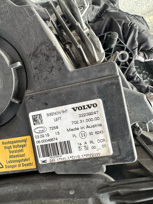 Volvo FH4 -Перфектен ксенон ляв фар (оборудван)