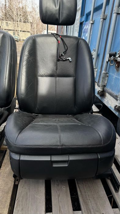 Передние сидения Mercedes Benz 221