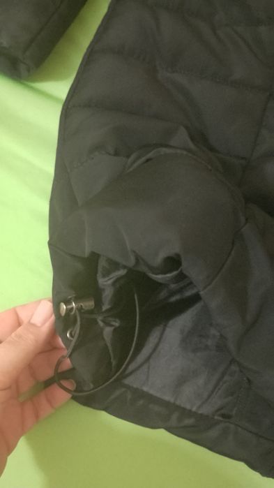 Дълго дамско зимно яке със пухена качулка