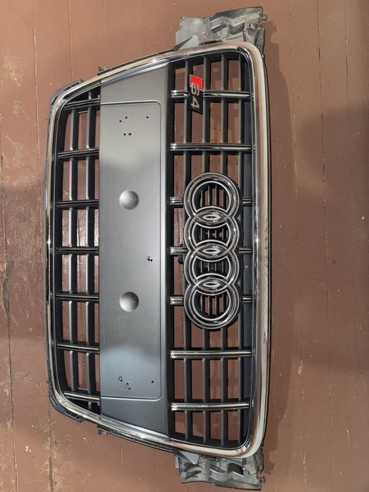 Продавам решетка за Ауди а4/с4 б8