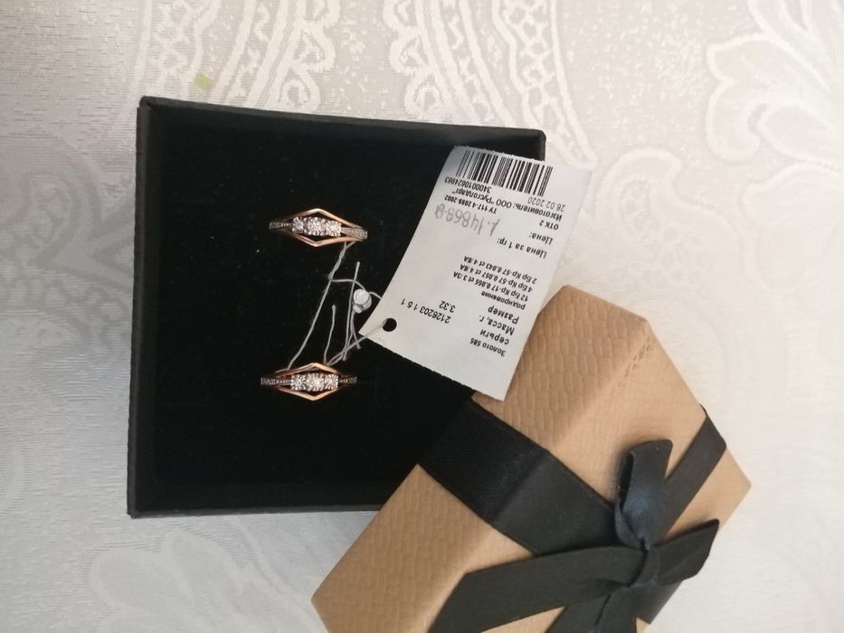 Продам бриллиантовые серьги