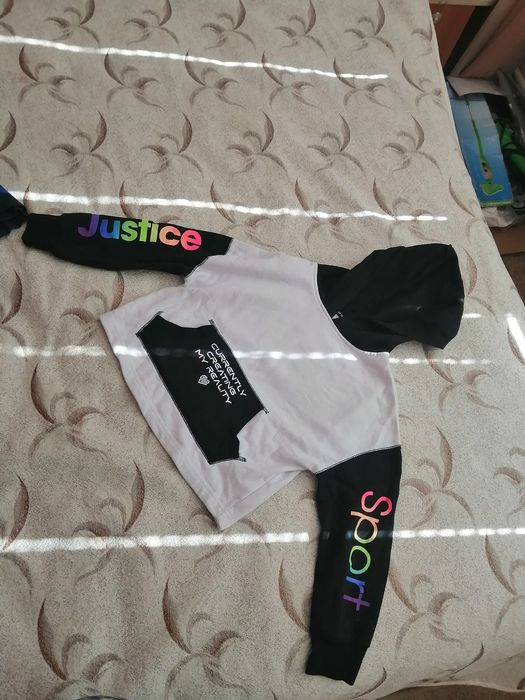 Продавам детски дрехи