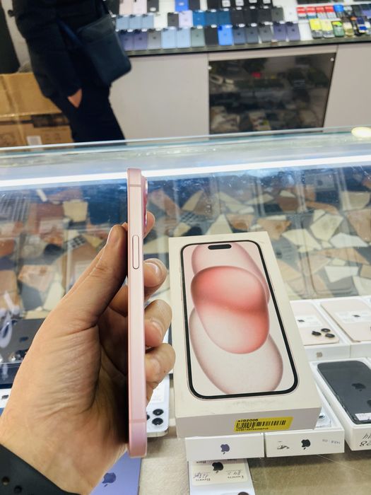 iPhone 15  128 gb pink ideal
