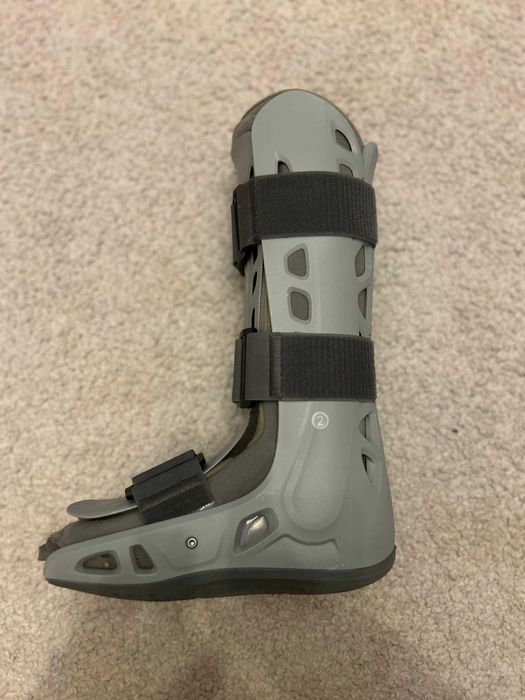 Vand orteza profesionala AIRCAST picior marime 36-39 purtata o luna