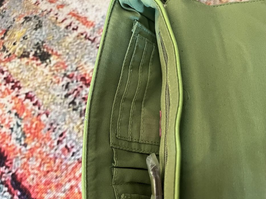 Малка дамска чанта на марката Esprit