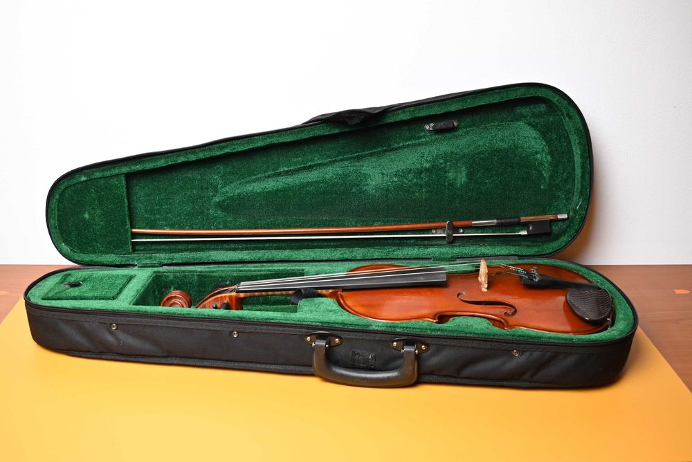 vioara 4/4 cu arcus si toc de vioara