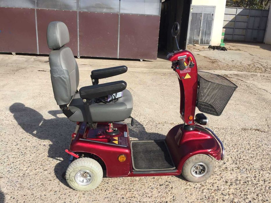 Скутер за трудно подвижни хора или инвалиди