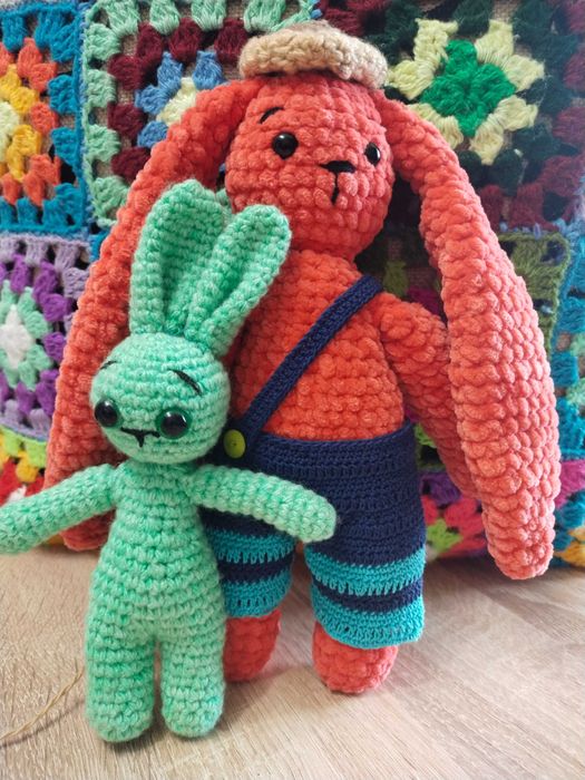 Игрушки плюшевые зайки