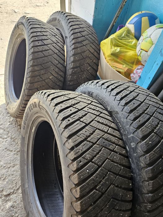 Зимние шины 255/60 R18