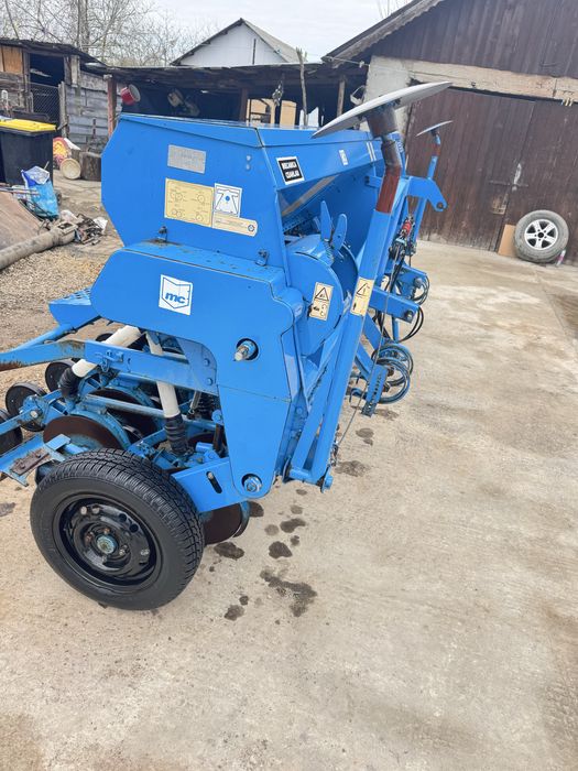 Semanatoare de paioase SUP 29 DK cu roti de tasare - Piese SPC - Piese U 445