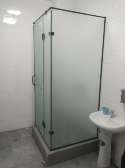 Изготовление и монтаж душевых кабин и стеклянных перегородок: 99 999 тг ...