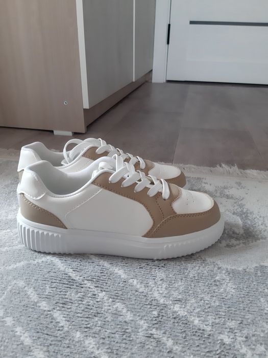 Новые кроссовки 38-38,5 р