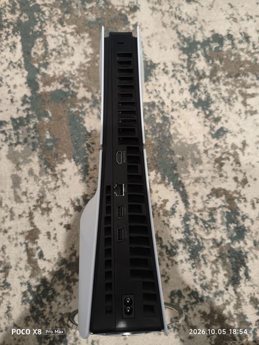 Vând ps5 slim digital cu upgrade la disc drive și stand inclus