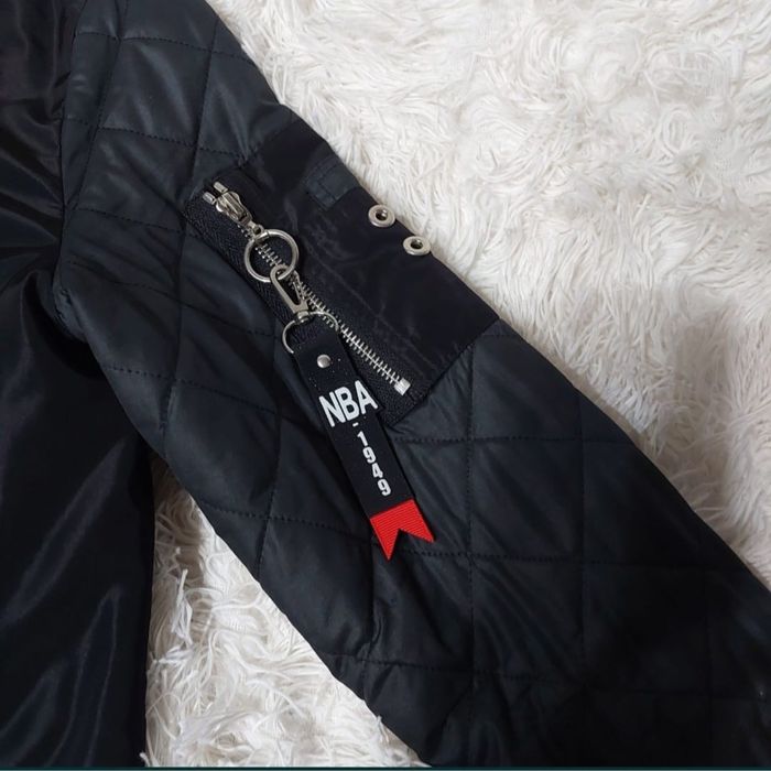 Продам куртку демисезонную