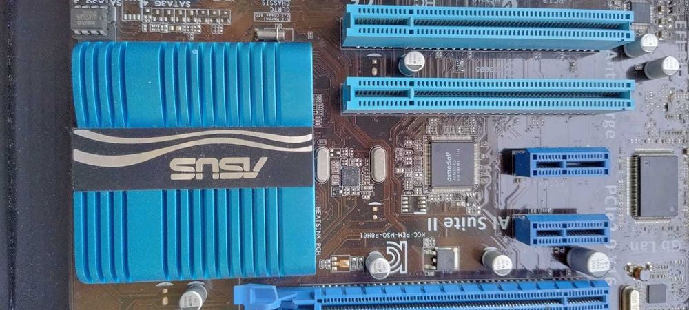 Vând kit (placă de bază ASUS P8H61 PLUS, CPU G850, cooler) second hand