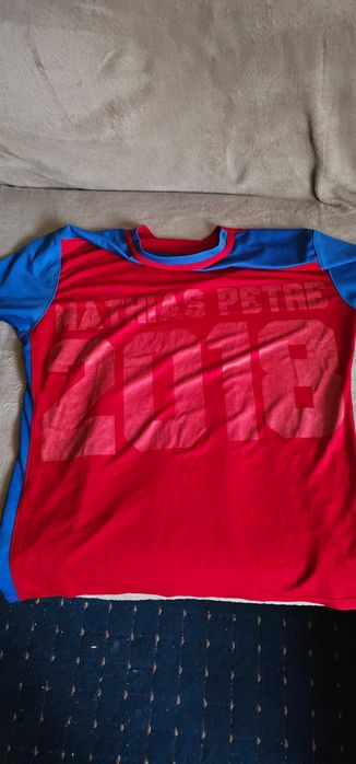 tricou cu emblema stelei