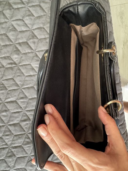 Дамска чанта в черен цвят