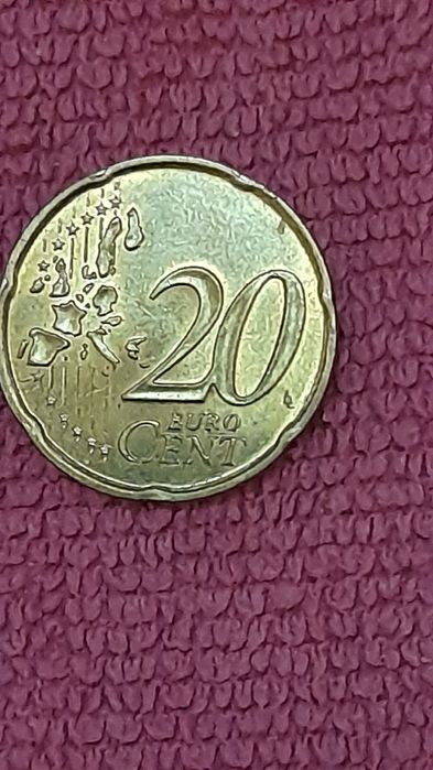 Vând monede de colecție foarte rare cu 8000 de lei.