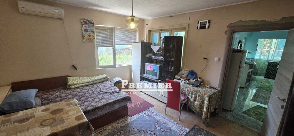Продава се жилищна къща с парцел в Камено