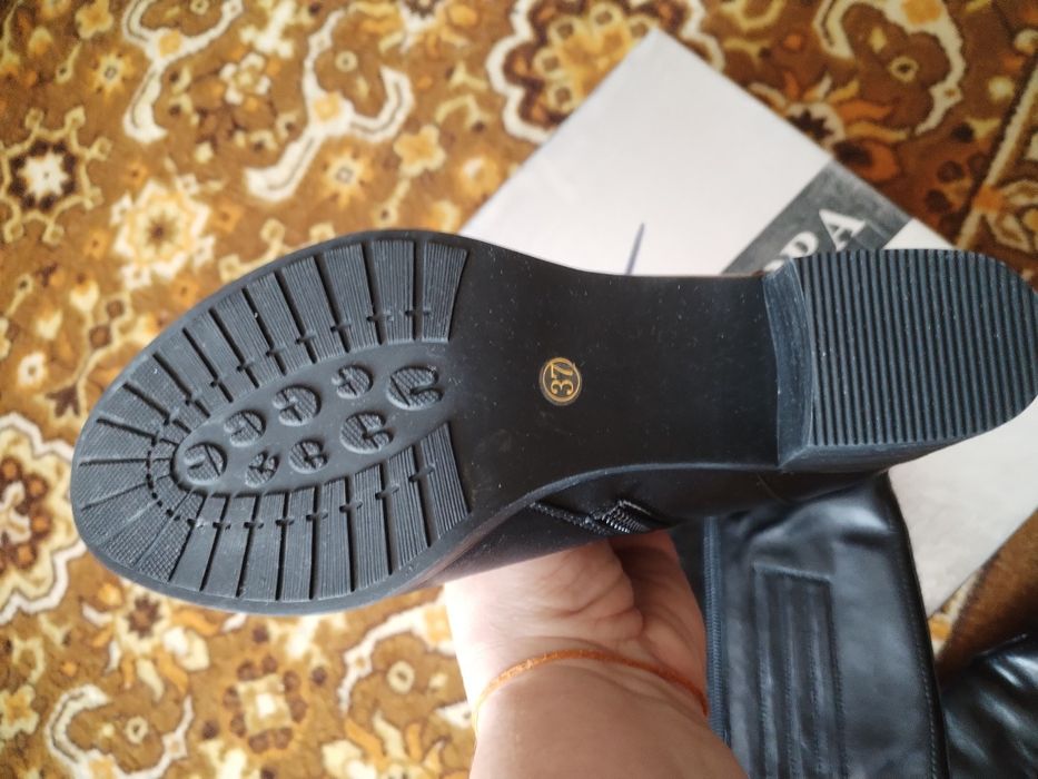 Продам женские сапоги