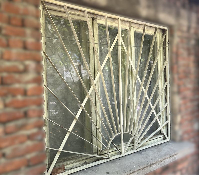 Метална решетка за прозорец