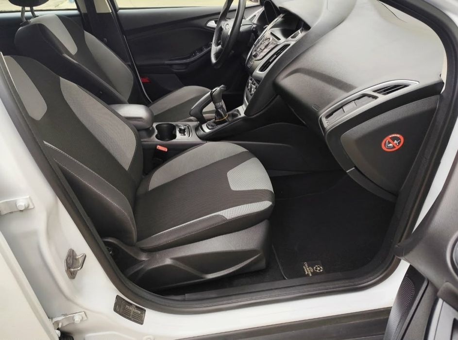 Ford Focus 1.6 benzină Mpi, 2012, impecabil