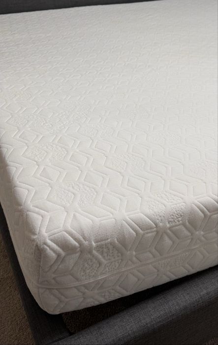 Saltea pentru pat matrimonial 180x200 cm cu Memory Foam – stare bună