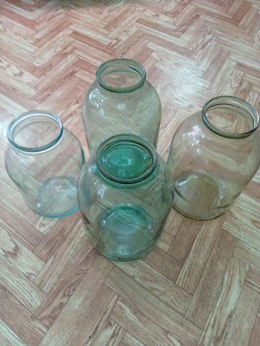 Банки стеклянные 3х и 2х литровые.