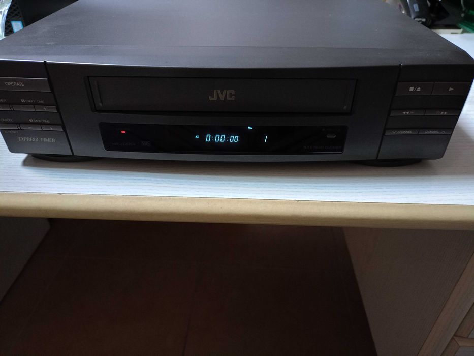 Продавам видео JVC