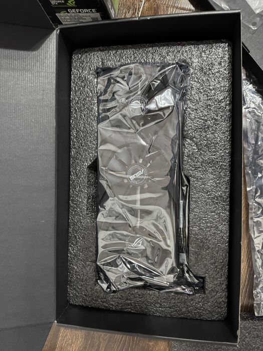 Продам Asus strix Geforce 1080 8gb