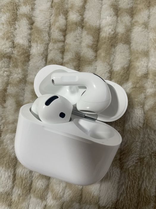 Продам AirPods 4