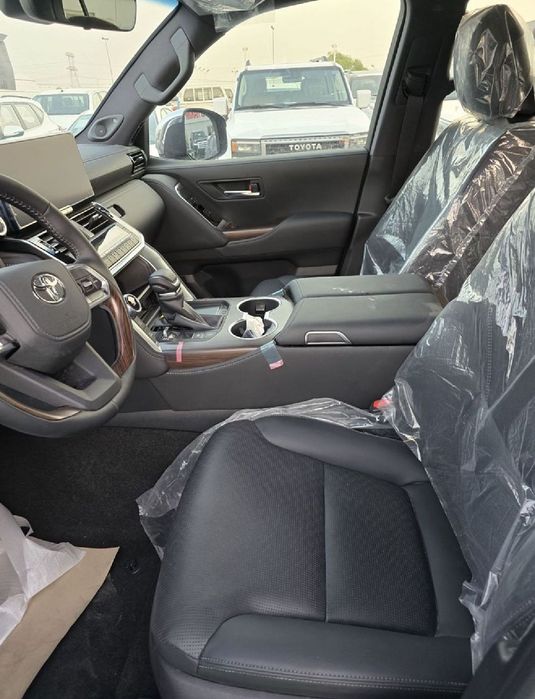 Toyota Land Cruiser 300