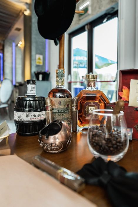 Luxury Cigar Bar + Elegant Selfie Mirror + Litere Volumetrice