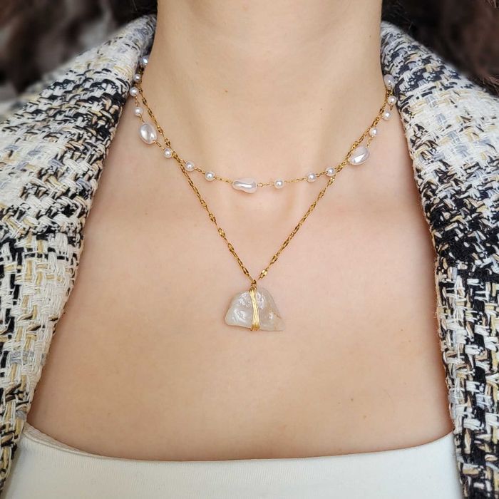 Подарък за Свети Валентин - колие с естествен кварц